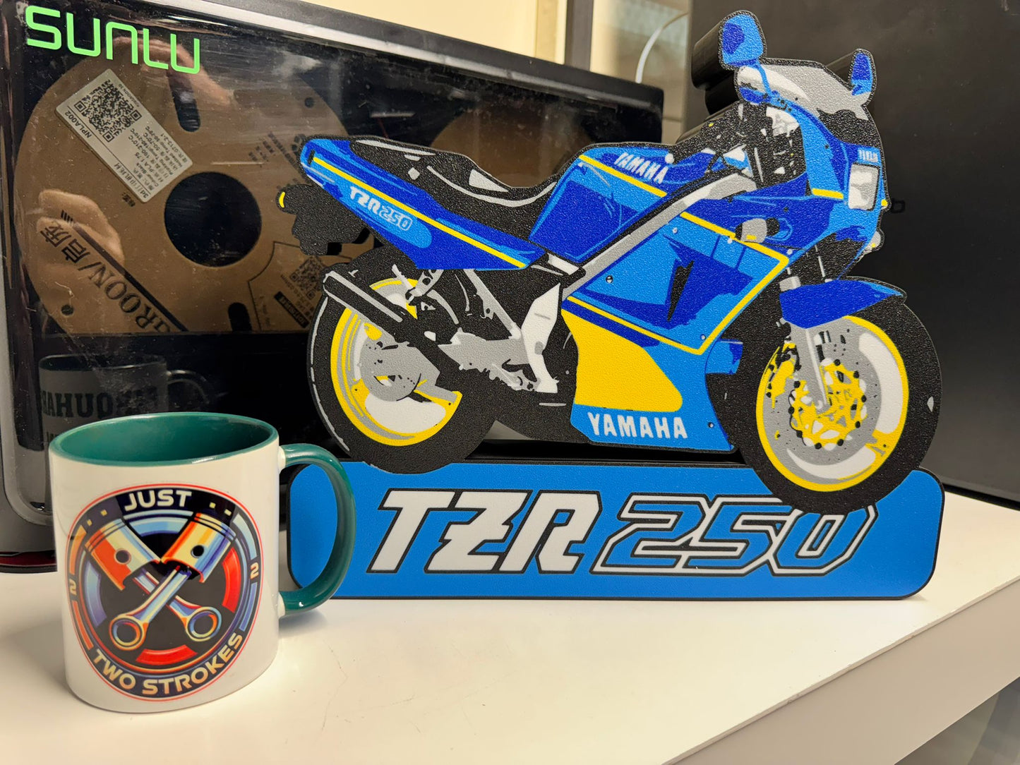 -PRE ORDER- The Collector’s Edition: Vintage Suzuki GT750 LED Sign – Ultra-Detail 3D Printed Art 340mm