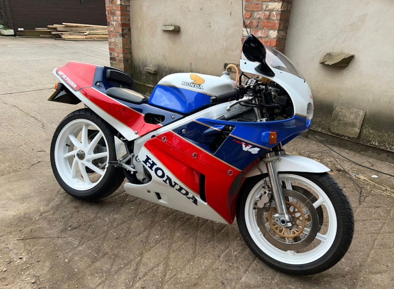 Honda VFR750R RC30 – The Ultimate Homologation Special POA
